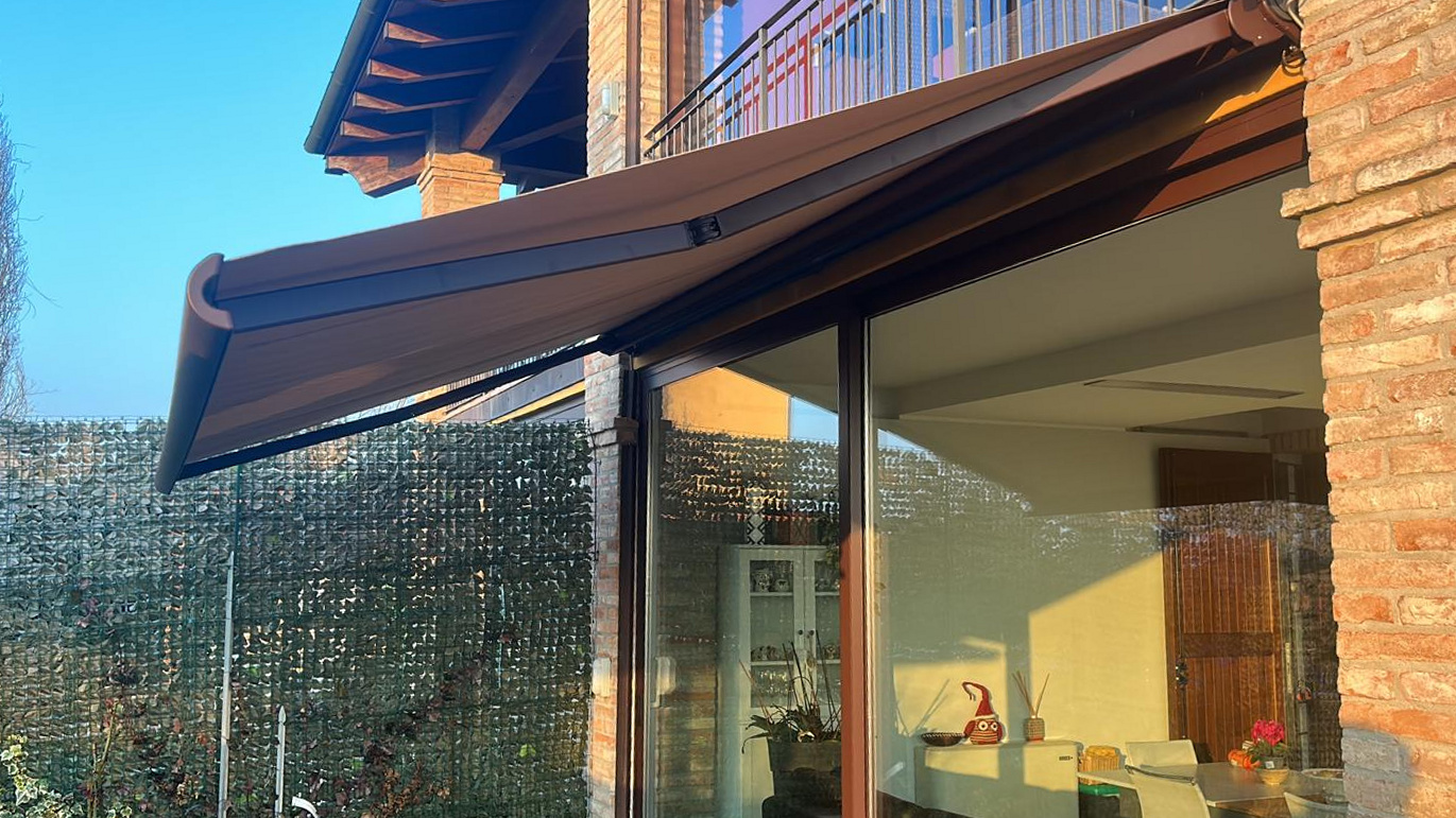 Tenda da sole con cassonetto