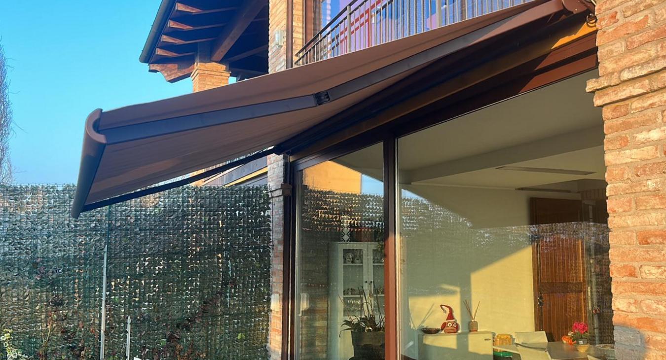 Tenda da sole con cassonetto